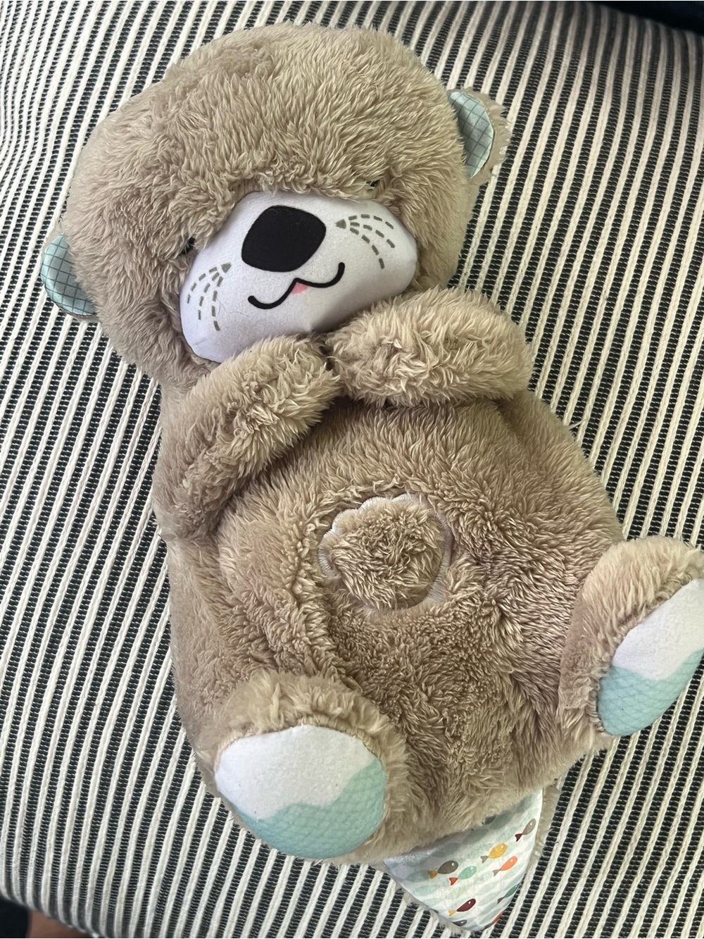FISHER-PRICE BABY Toy Soothe 'n Snuggle Otter Portable Plush Sound Machine